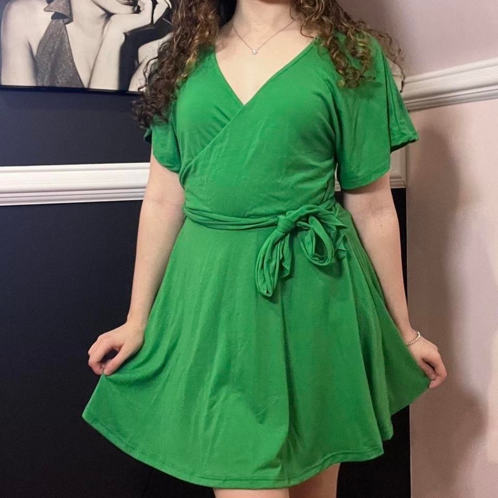 ⭐y2k green babydoll v‎ neck tie mini dress small